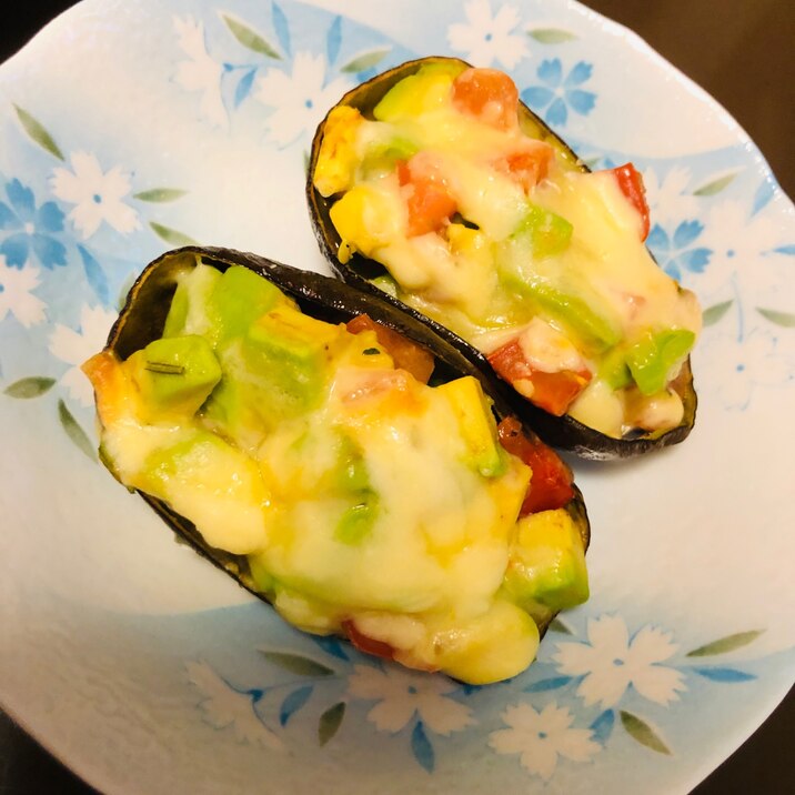 とっても簡単 アボカドとトマトのチーズ焼き レシピ 作り方 By うたっちゃむ 楽天レシピ